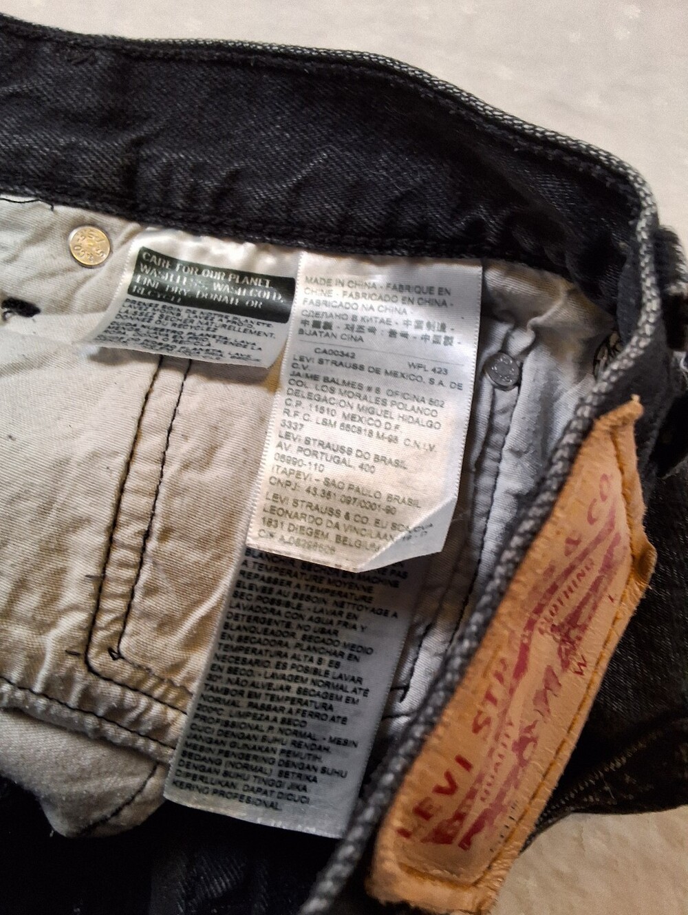 Levi's Womens Gray Straight Jeans Shorts with Signature Back Pocket - Picture 10 of 10